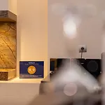 Mary's Modern And Elegant Kalampáka