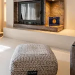 Daire Mary's Modern And Elegant Kalampáka