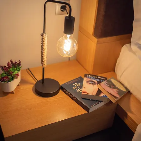 Mary's Modern And Elegant Apartment
