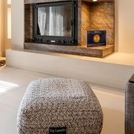 아파트 Mary's Modern And Elegant 칼람파카