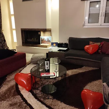 Mary's Modern And Elegant * カランバカ